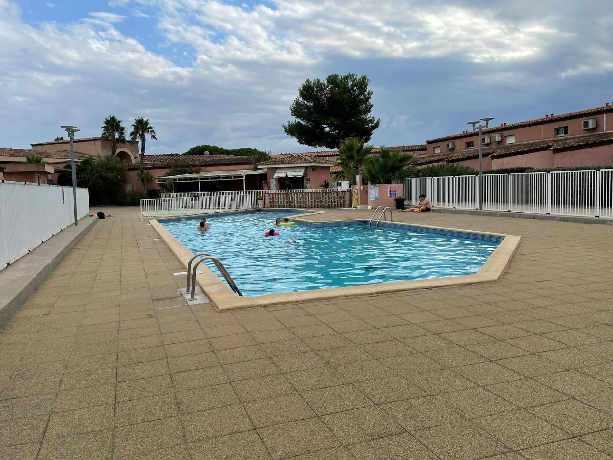 Villa 2 Etoiles Proche Plage Et Commerces Saint-Cyprien  Oda fotoğraf